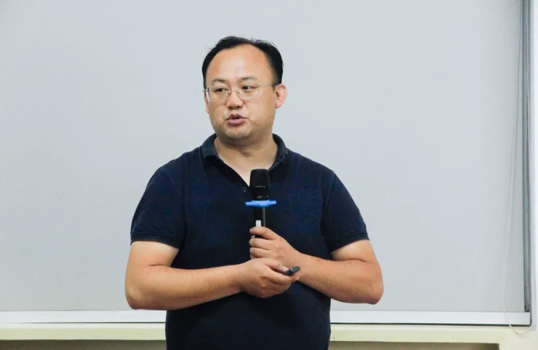 范学敏《创面修复学科介绍》吴大伟《肘管综合征》纪斌平教授进行点评