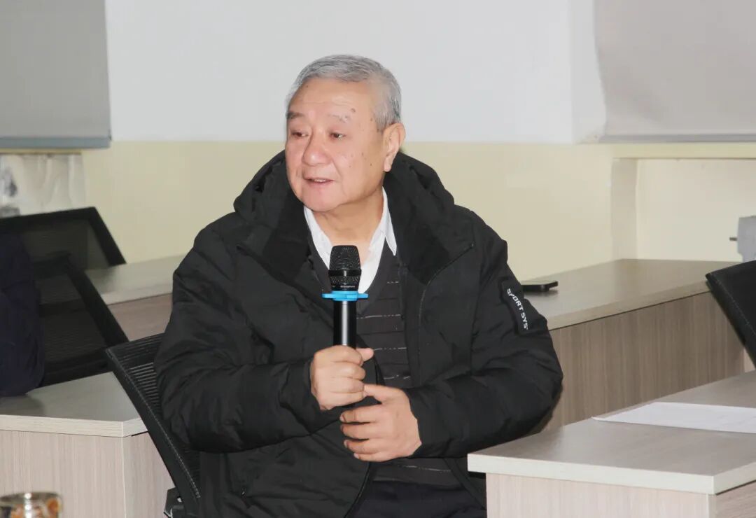 主持人.JPG